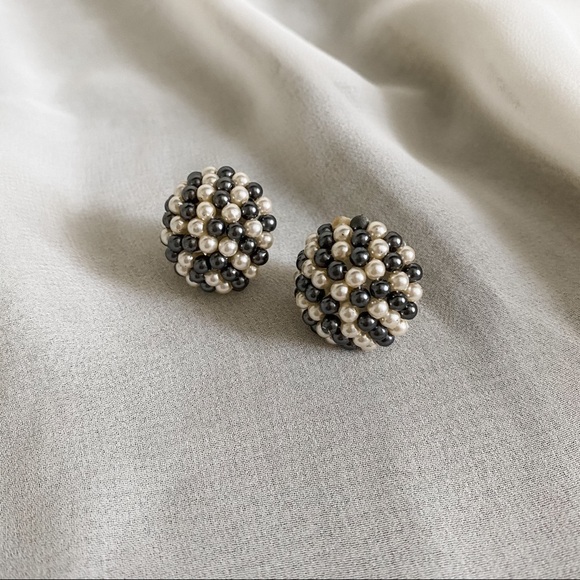 VTG Grey Ivory Beaded Cluster Faux Pearl Earrings - Picture 1 of 5